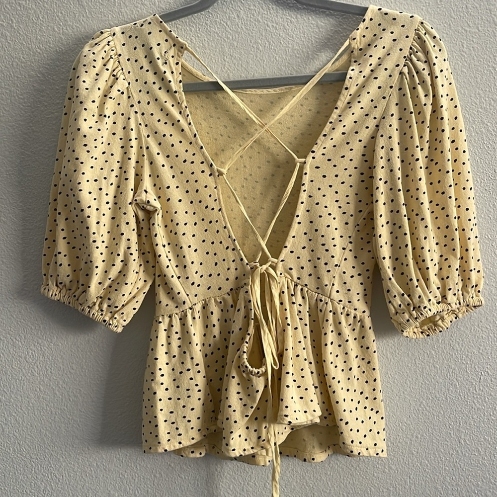 Urban Outfitters Yellow Polka Dot Puff Sleeve Open Back Top - Picture 2 of 7